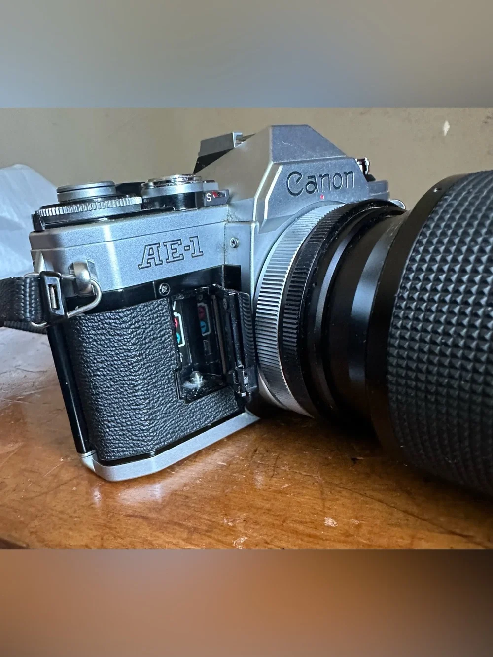 Canon AE-1 SLR 35mm Film Camera w/ Vivitar Macro Focusing Zoom 75-205mm Lens